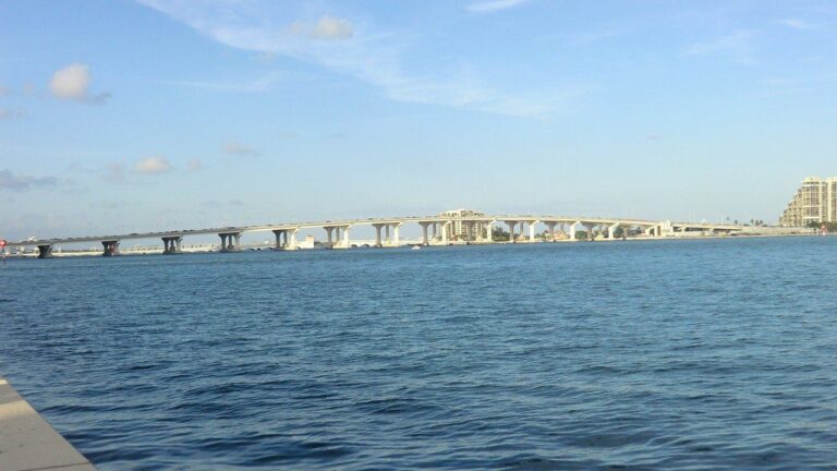 Rickenbacker Causeway Fishing Piers (East Pier), Florida