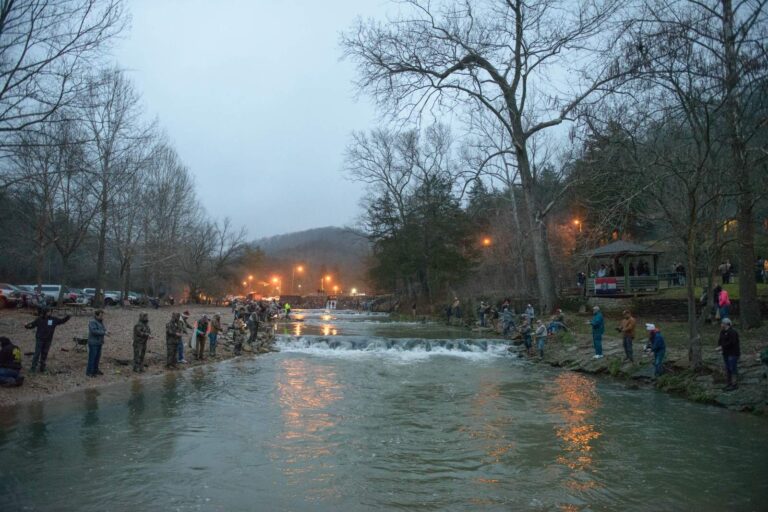 Roaring River, Missouri